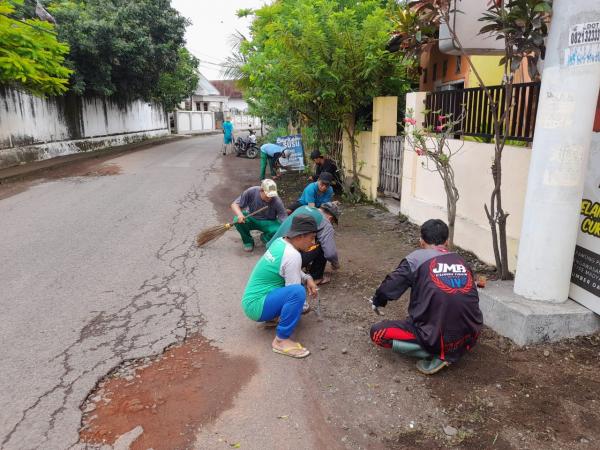 Jaga Lingkungan Tetap Bersih, Desa Widoro Probolinggo Terapkan Jum'at Bersih
