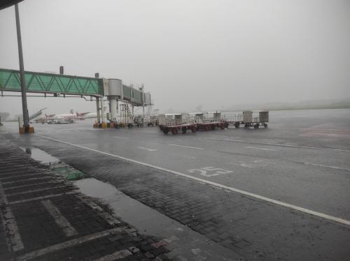 Diguyur Hujan Deras, Runway Bandara Sam Ratulangi Kebanjiran