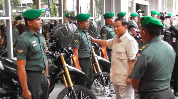Prabowo Subianto Serahkan 100 Unit Motor ke Babinsa TNI AD di Sumut