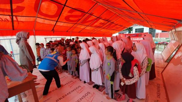 Aksi Pegawai PLN Mengajar di Sekolah Darurat Anak Penyintas Gempa Cianjur