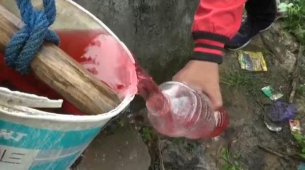 Aneh, Air Sumur Warga di Tuban Berwarna Merah Darah