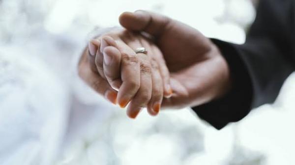 Sah! MK Resmi Tolak Pernikahan Beda Agama