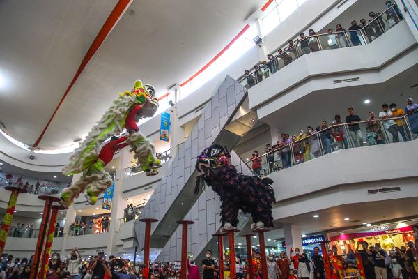 Barongsai di Palembang Masuk Mall, Jadi Hiburan Pengunjung dan Anak-anak