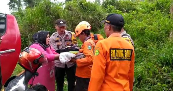 Tim SAR Gabungan Evakuasi Perempuan Melahirkan di Pos 3 Pendakian Gunung Slamet