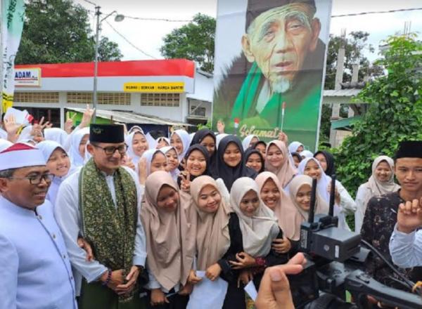 SIlaturahmi ke PonPes Fadhlul Fadhlan di Semarang, Sandiaga Uno Diteriaki Presiden