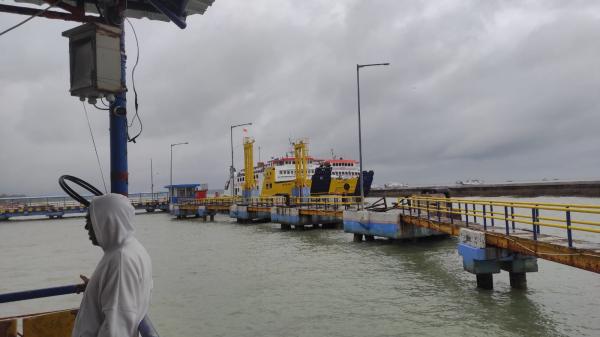 Kurangi Penumpukan Penumpang, ASDP Tanjung Kalian Setop Penjualan Tiket Penyeberangan