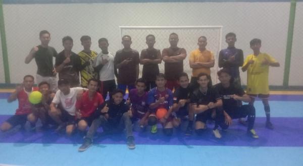 Pegawai DMangku Farm Mancak-Serang, Jaga Kesehatan Rutin Berolahraga Futsal