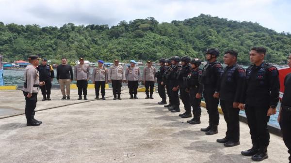 Kapolres Yapen Melepas Kepulangan Personil BKO Brimob Kompi I Biak