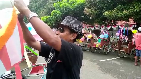 Wow! Puluhan Tukang Becak di Pemalang Mendadak Ketiban Rezeki Nomplok