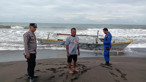 Nelayan Asal Rangkasbitung Banten Terombang-ambing 8 Hari di Laut, Terdampar di Tasikmalaya