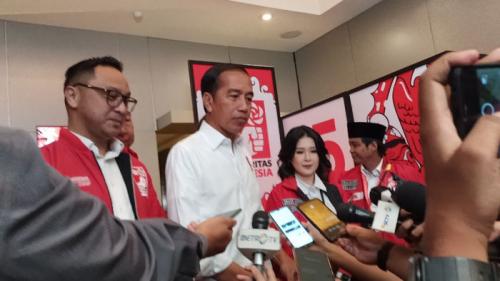 Menanggapi Isu Reshuffle Rabu Pon, Jokowi Meminta Semua Pihak untuk Menunggu