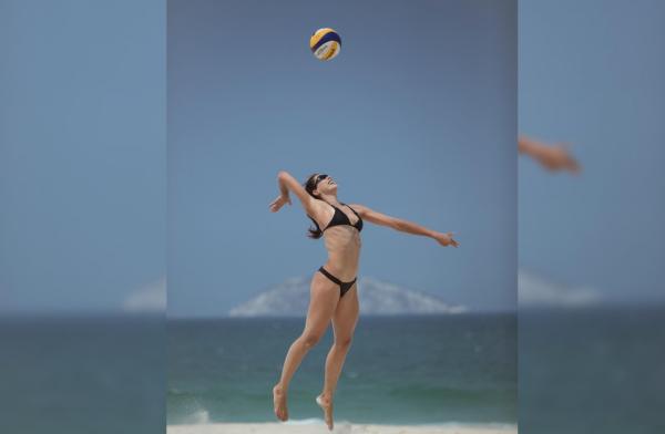 6 Potret Atlet Voli Pantai Cantik Carolina Solberg, Nomor 6 Perut Ratanya Bikin Perhatian