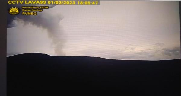 Gunung Anak Krakatau Kembali Erupsi, Semburan Asap Kawah Warna Putih Capai 300 Meter