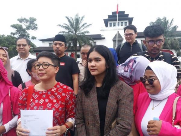 Puluhan Orang Tua Siswa Demo di Gedung Sate Bandung, Desak Ridwan Kamil Batalkan Penggusuran Sekolah