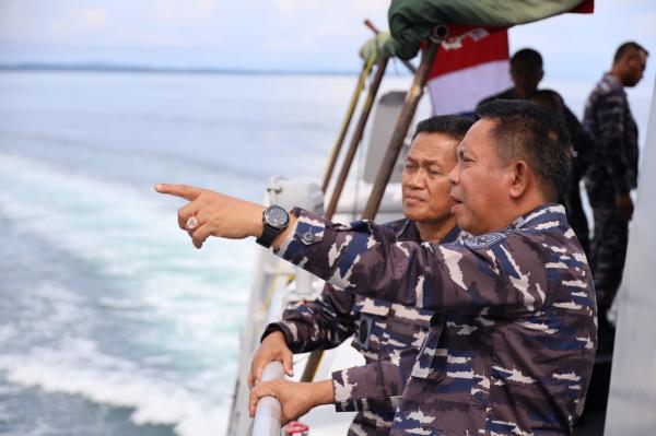 Admiral Inspection Tandai Pergantian Pangkoarmada III Sorong