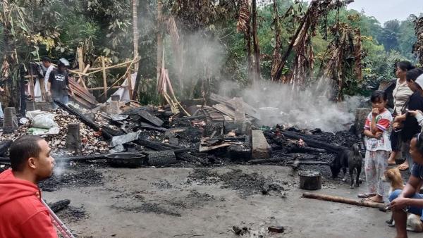 Rumah Panggung Milik Warga di Tana Toraja Ludes Terbakar