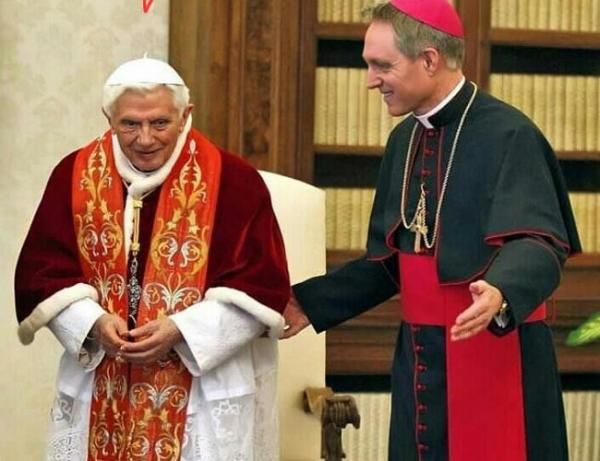Uskup Agung Gänswein Mengenang Satu Bulan Meninggalnya Paus Benediktus XVI