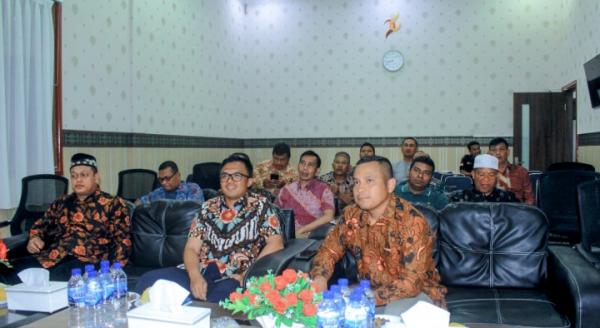 Kapolres Aceh Selatan bersama Dandim 0107 Nobar Pagelaran Wayang Kulit