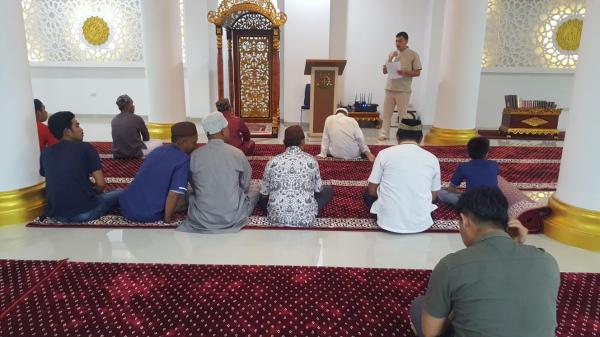 Puluhan Jamaah Ikuti Jumatan Perdana di Masjid Adli Adhyaksa Kejari Bangka Selatan