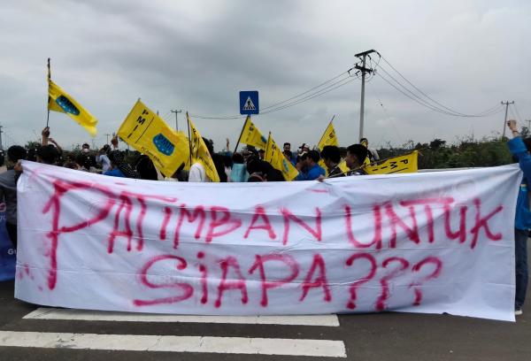 Tolak Penutupan Akses Jalan ke Pelabuhan Patimban, Mahasiswa dan Masyarakat Gelar Unjuk Rasa