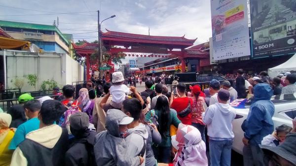 Meriahkan Festival Cap Go Meh, Warga Bogor Padati Jalan Surya Kencana