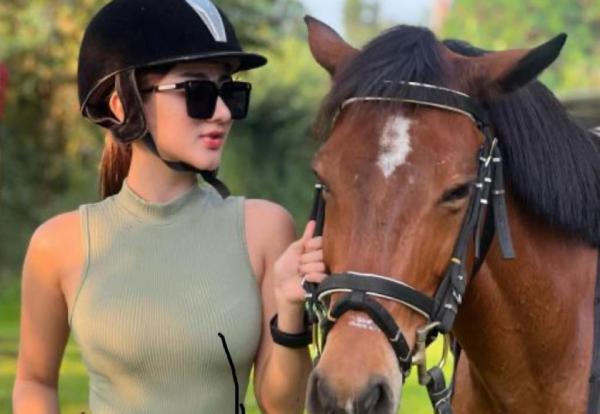 Seksinya Ghea Youbi saat Berkuda Bikin Netizen Heboh
