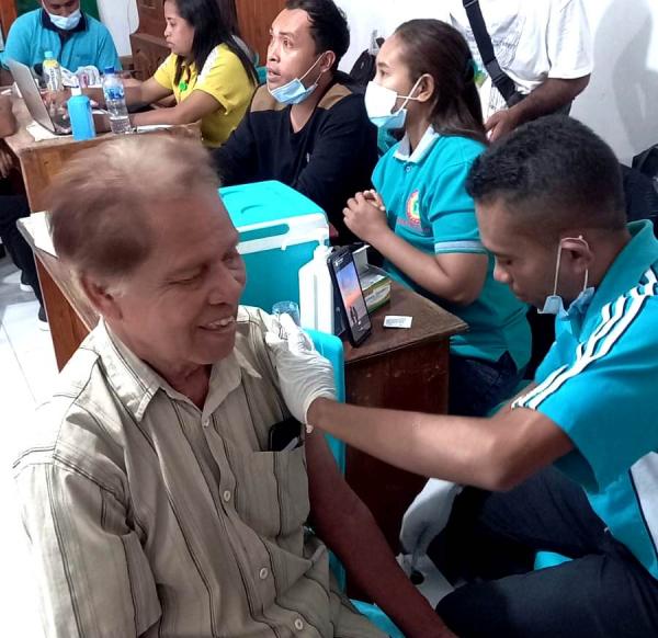 Peduli Kesehatan Lansia di Atambua, AIHSP Lakukan Vaksinasi Covid -19 di Kabupaten Belu