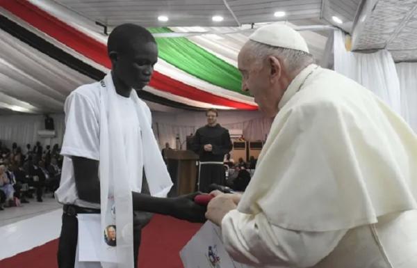 Bawa Misi Perdamaian di Sudan Selatan, Paus Fransiskus Bertemu 2.500 Pengungsi