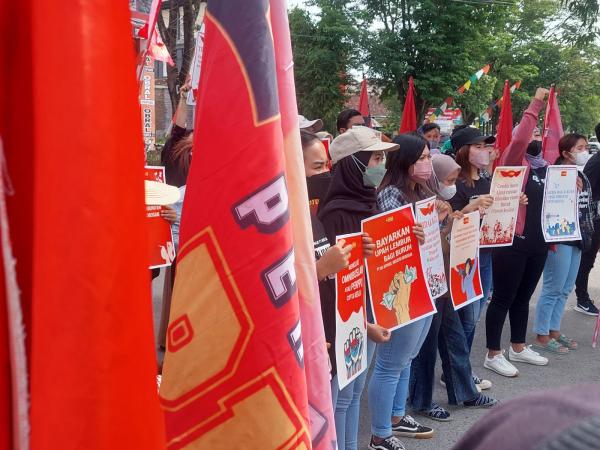 Buntut Video Viral  Uang Lembur, Puluhan Buruh  Demo di Kantor Disnaker Grobogan