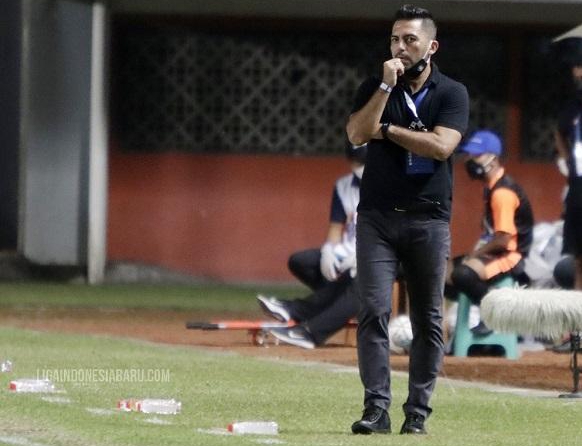 Arema FC Resmi Pecat Pelatih Kepala Javier Roca