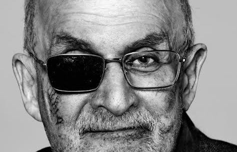 Novelis Kontroversial Salman Rushdie Kembali ke Publik, Setelah Selamat dari Upaya Pembunuhan