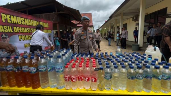 Polres Merauke Musnahkan 304 Liter Miras Hasil Razia Sebulan