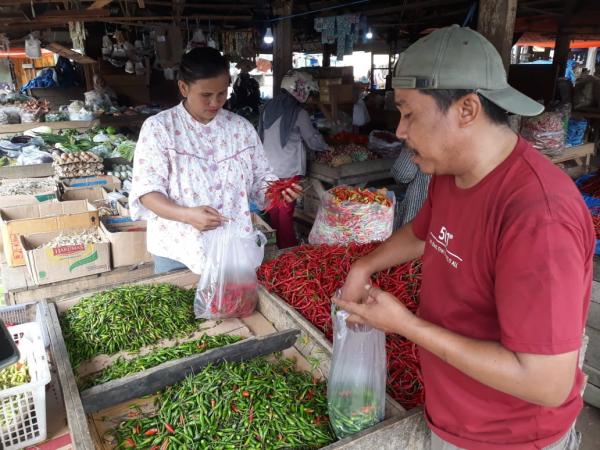 Harga Bahan Pokok di Pasar Tradisional Sengeti Stabil