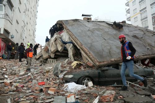 Breaking News: 2 WNI Meninggal Dunia Tertimbun Reruntuhan saat Gempa Turki
