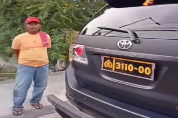 Toyota Fortuner Pakai Pelat Bodong, Tabrak Motor di Rawamangun