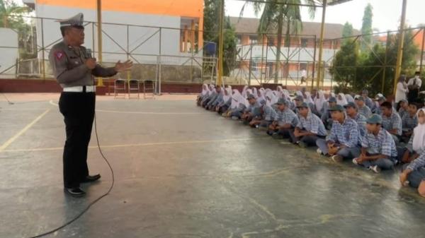 Unit Kamsel Sat Lantas Polres Cianjur Gelar Police Goes To School