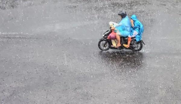 BREAKING NEWS : Jakarta Diprediksi Akan Diguyur Hujan Sepanjang Hari Ini
