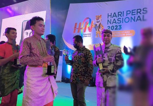 Hari Pers Nasional, Wali Kota Surabaya Terima Penghargaan Abyakta