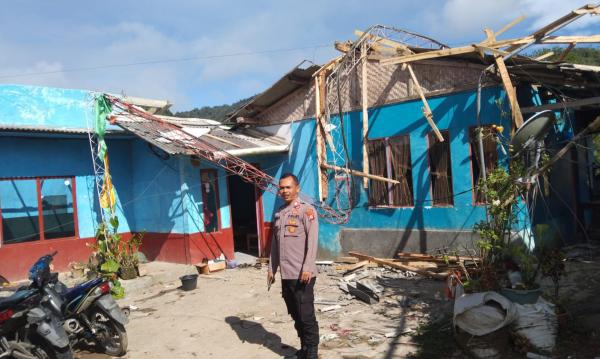 Puting Beliung Rusakkan Rumah Warga di Banjarwangi Garut, Total Kerugian Capai Rp100 Juta