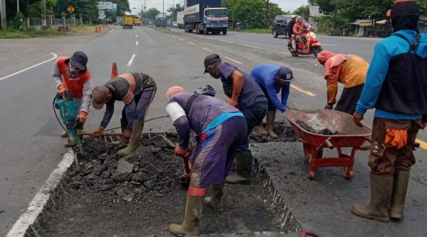 Berlubang dan Rawan Banjir, Jalan Nasional Pemalang hingga Weleri Diperbaiki
