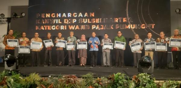 BPKPD Sulbar Raih Penghargaan Wajib Pajak Terbaik