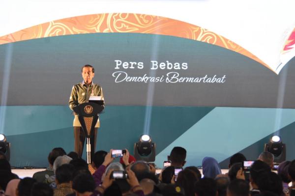 Presiden Jokowi Minta Wartawan Sajikan Berita Bertanggungjawab dan Profesional