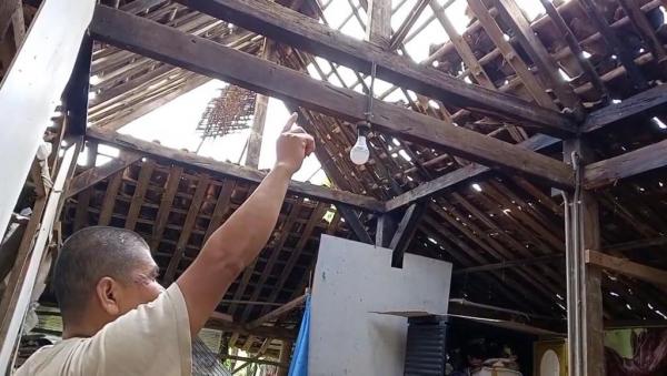 Rumah Warga di Ponorogo Atapnya Rusak Parah Tersambar Petir