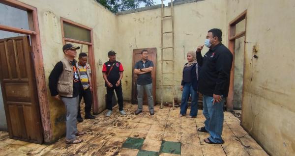 Rumah Lansia di Kersamanah Kebakaran Dapat Perhatian Anggota DPRD Garut