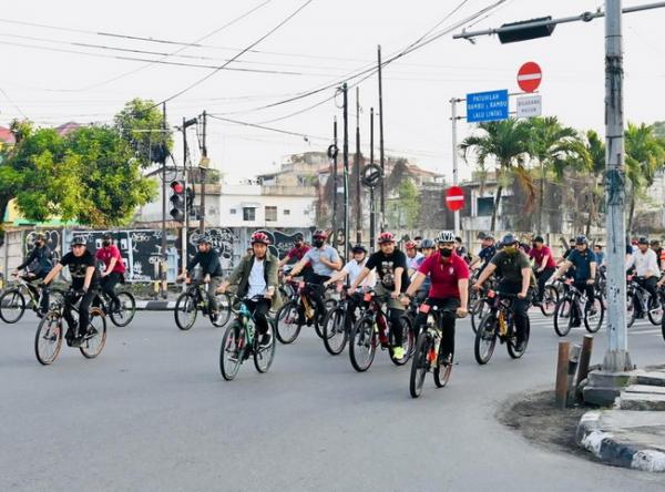 Presiden Joko Widodo Keliling Kota Medan, Begini Keseruan Warga Berebut Foto Bareng Jokowi