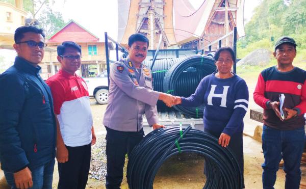 DSP Peduli Bersama PMTI Serahkan Bantuan Pipa Air Bersih untuk Korban Longsor di Toraja Utara