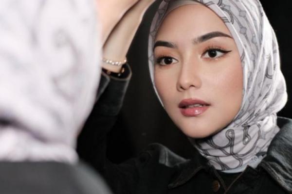 Berikut 6 Artis Putuskan Berhijab saat Berada di Puncak Karier