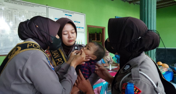 Polisi Bantu Kader Posyandu Cegah Anak Balita Stunting