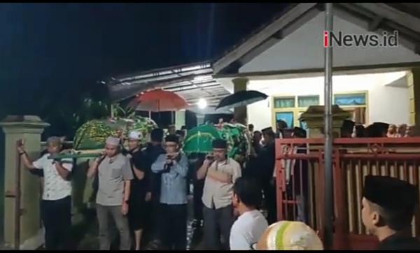 Video Pemakaman Ibu dan Anak di Gading Rejo