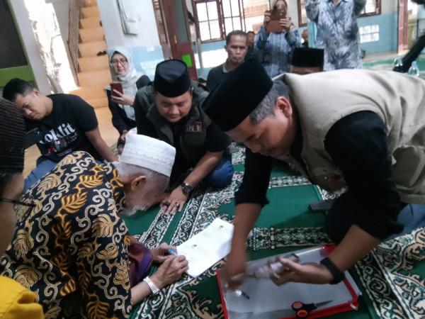 Gelar Coklit, KPU Pandeglang Bersama KPU RI Kunjungi Kediaman Tokoh Masyarakat Abuya Muhtadi